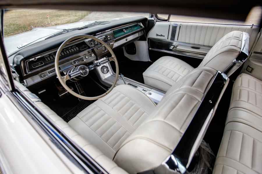 Интерьер Oldsmobile Starfire Convertible (3667) 1962 года  (фото 29 из 35)